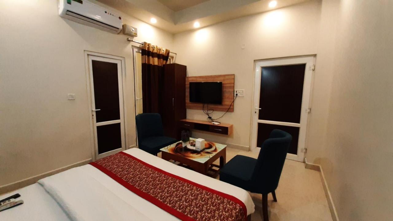 Hotel Ventures Inn Amritsar Buitenkant foto